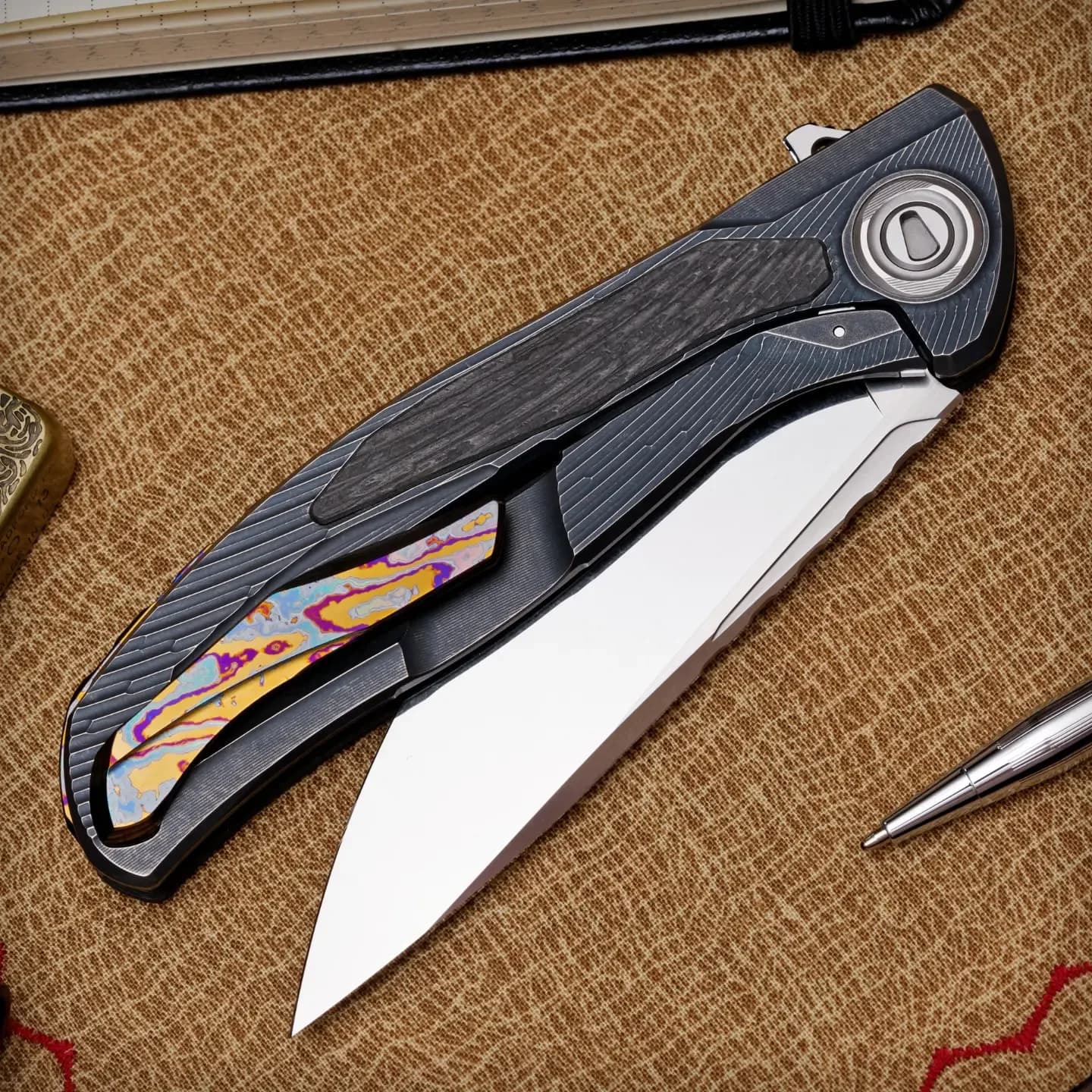 Shirogorov, Hatium